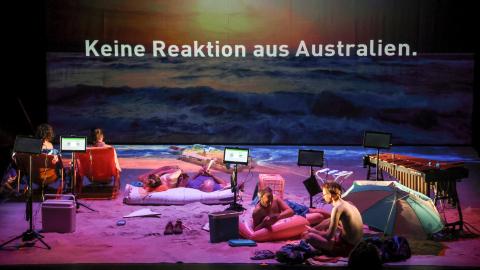 Bühnenfoto des Theaterstück «All Right. Good Night» am Zürcher Theaterspektakel