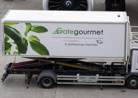 Lastwagen des Verpflegungsdienst Gategourmet am Flughafen Zürich