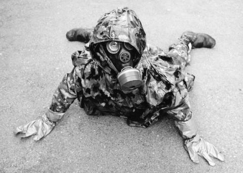 Archivbild: Soldat mit Gasmaske