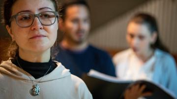 der Chor Khaser mit Sopranistin Araks Manucharyan probt in Eriwan für ein Benefizkonzert