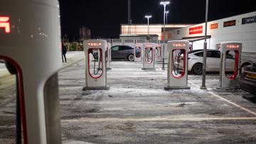 Tesla-Ladestation in Göteborg