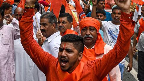 Nationalistische Hindus bei einem Protestmarsch gegen die angebliche Ermordung einer ehemaligen BJP-Sprecherin durch zwei Muslime
