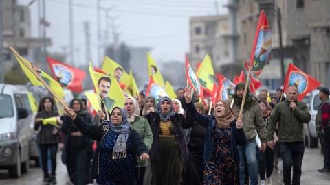 Demonstration gegen die türkischen Militärschläge in Kobane am 25. November