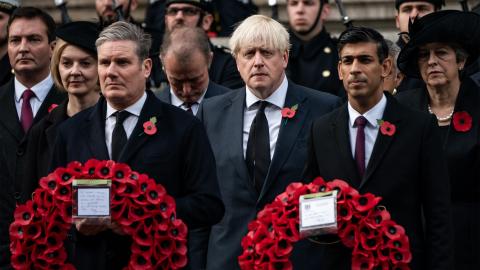 Die ehemalige Premierministerin Liz Truss, der Labour-Vorsitzende Keir Starmer, der ehemalige Premierminister Boris Johnson, Premierminister Rishi Sunak und die ehemalige Premierministerin Theresa May während des Gedenkgottesdienstes am Cenotaph in London.