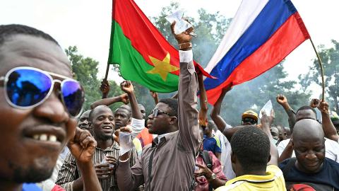 Anhänger des Juntachefs Ibrahim Traoré an einer Demonstration im Oktober in Ouagadougou, der Hauptstadt von Burkina Faso