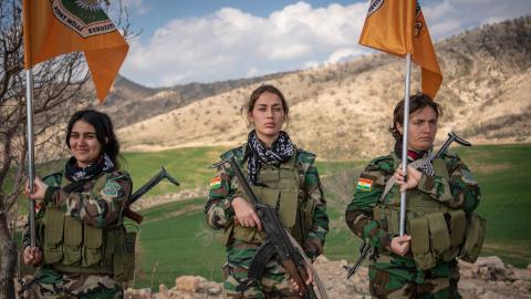  Rekrutinnen der Frauenbrigade in einem Camp in der Nähe der Stadt Koya