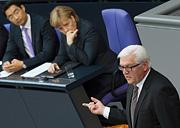 Frank-Walter Steinmeier (SPD, rechts), Angela Merkel (CDU)
