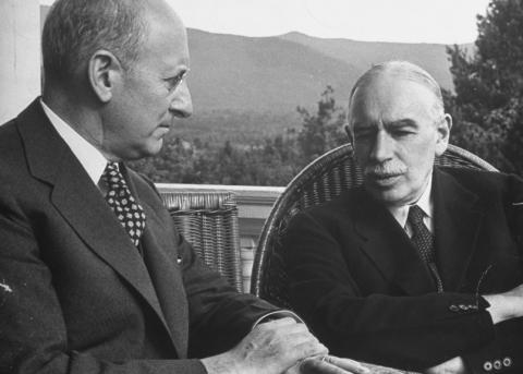 1944: Henry Morgenthau jr. und John Maynard Keynes in Bretton Woods