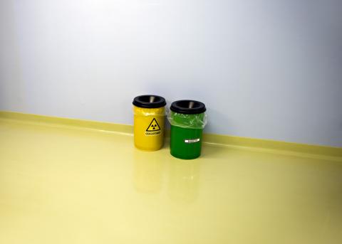 Entsorgungsbehälter für radioaktives Material
