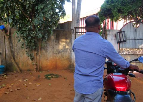 Der von der Schweiz abgeschobene Mann in seiner Heimat in Sri Lanka