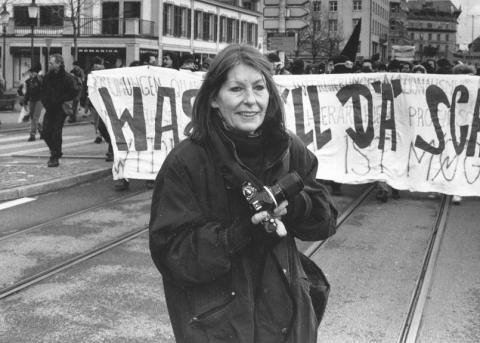 Gertrud Vogler 1993 an einer Demonstration in Zürich