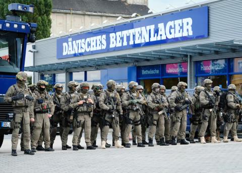 Eine Spezialeinheit der sächsischen Polizei an einer antifaschistischen Demonstration in Wurzen im September 2017