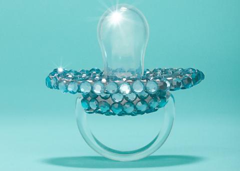 Symbolbild: Luxus-Schnuller aus Glas