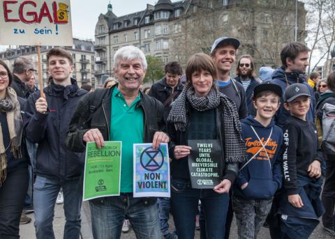 Hermann Müller und Marie S. von Extinction Rebellion an der Klimademo vom 6. April in Zürich