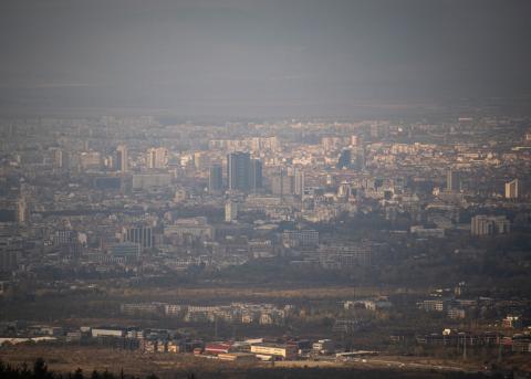 Blick auf die Hauptstadt Sofia an einem Tag mit wenig Smog