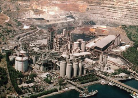 Zementfabrik von Lafarge-Holcim im griechischen Volos