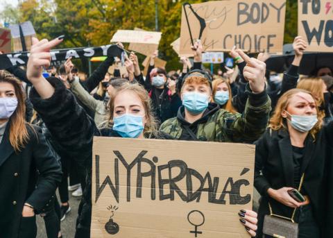 Demonstration in Krakau gegen das faktische Verbot von Schwangerschaftsabbrüchen