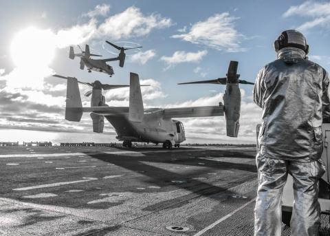 zwei Osprey-Senkrechtstarter während einer Nato-Übung 2018 in Trondheim