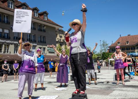 Frauen vom Silber-Team auf dem Berner Waisenhausplatz am 14. Juni