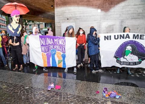 Protestaktion gegen Femizide auf dem Helvetiaplatz in Zürich