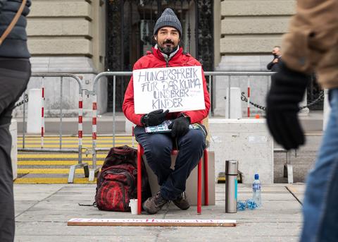 Guillermo Fernandez am 22. Tag seines ­Hungerstreiks auf dem Bundesplatz
