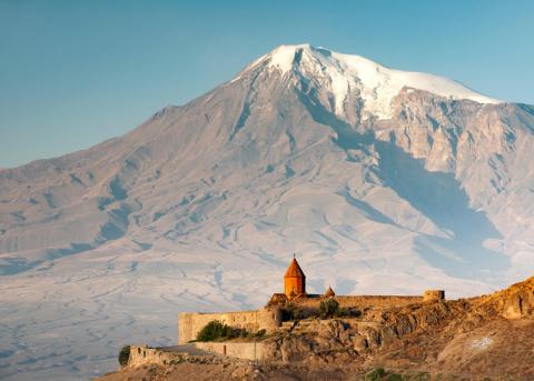 das Kloster Chor Virap in Armenien mit dem Berg Ararat in der Türkei
