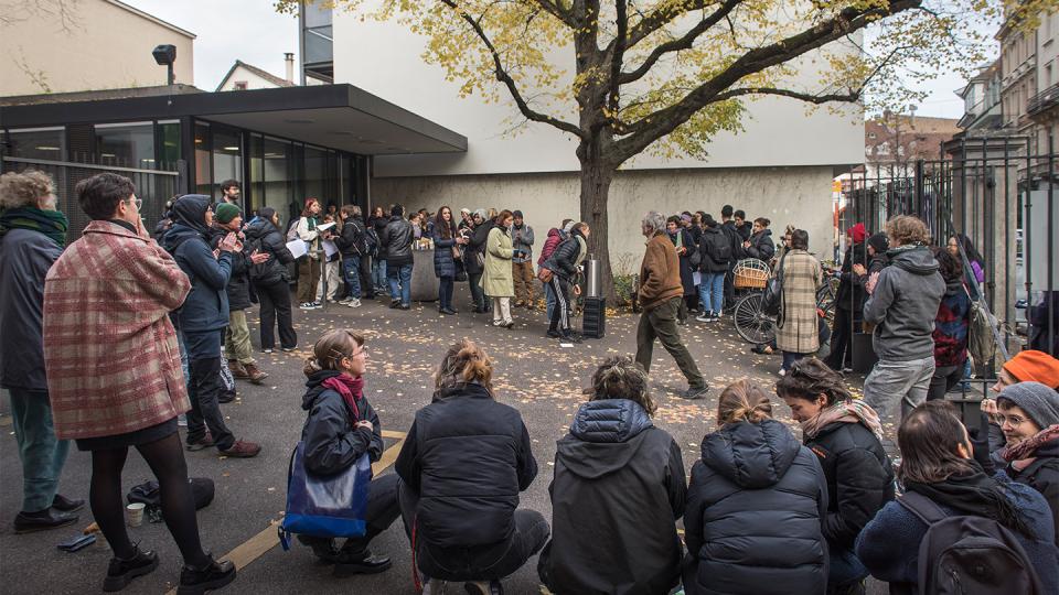 Solidaritätsbekundung vor dem Basler Gericht