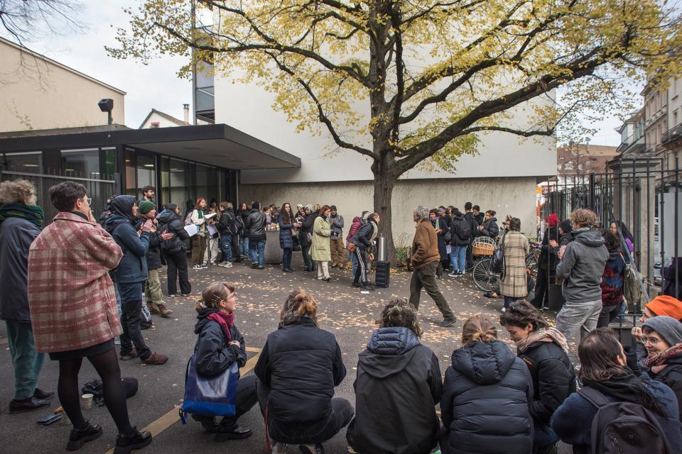Solidaritätsbekundung vor dem Basler Gericht
