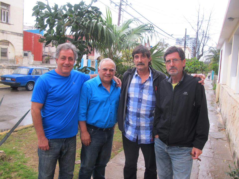 Josu Abrisketa (zweiter von links) mit drei ebenfalls ­deportierten baskischen Linken in Havanna