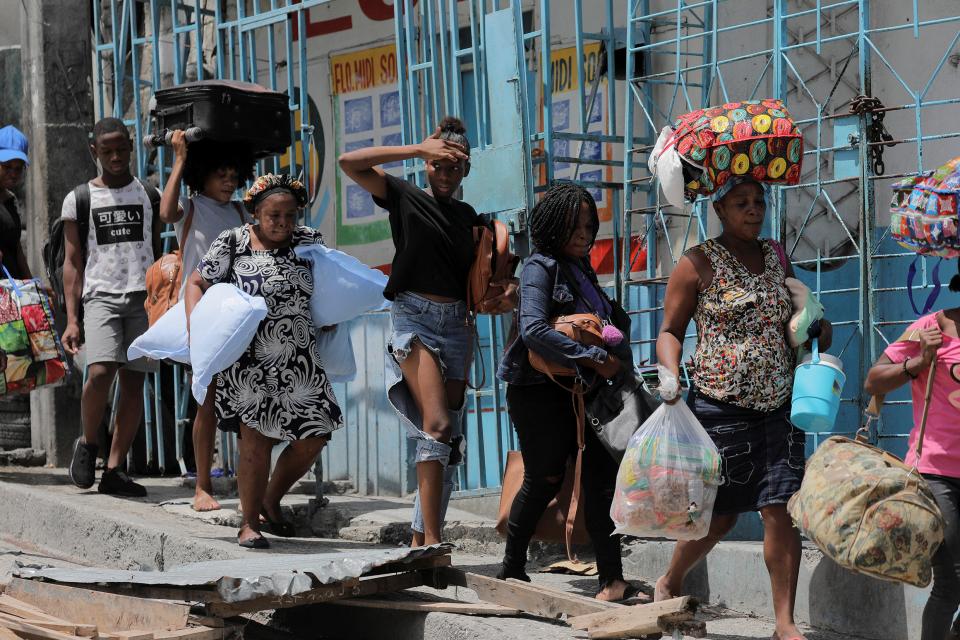 Bewohnerinnen von Port-au-Prince bringen sich in Sicherheit vor Gang-Gewalt 